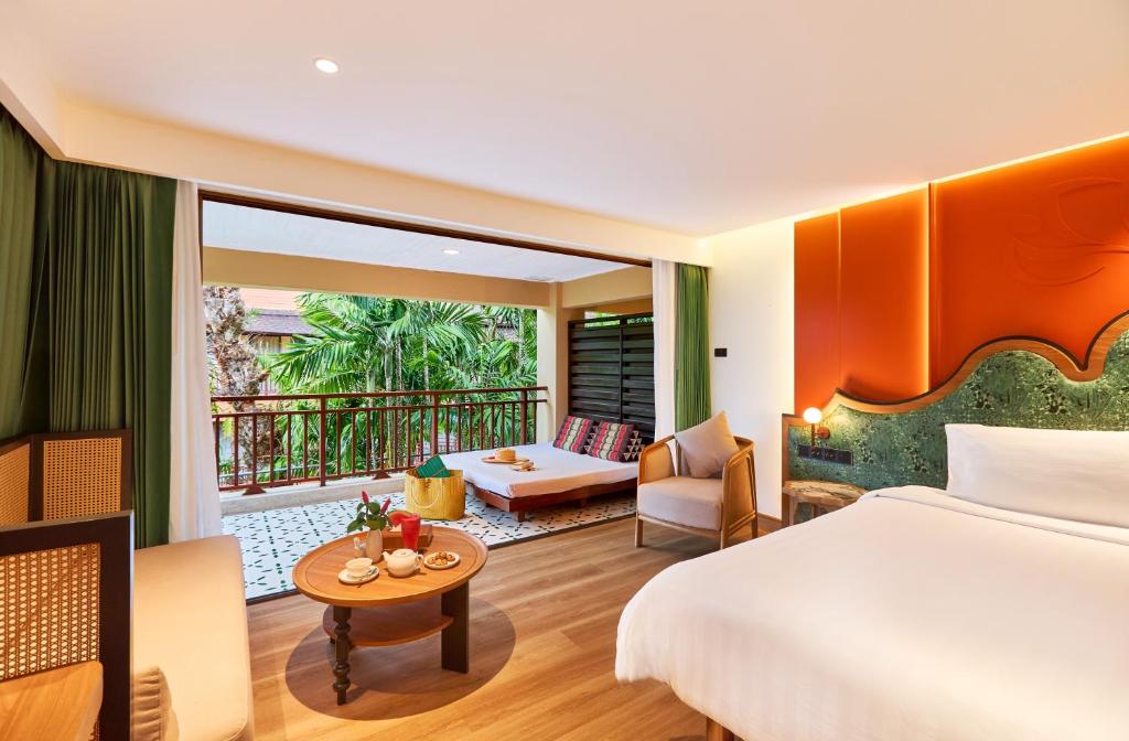 Postel nebo postele na pokoji v ubytování Burasari Phuket Resort & Spa