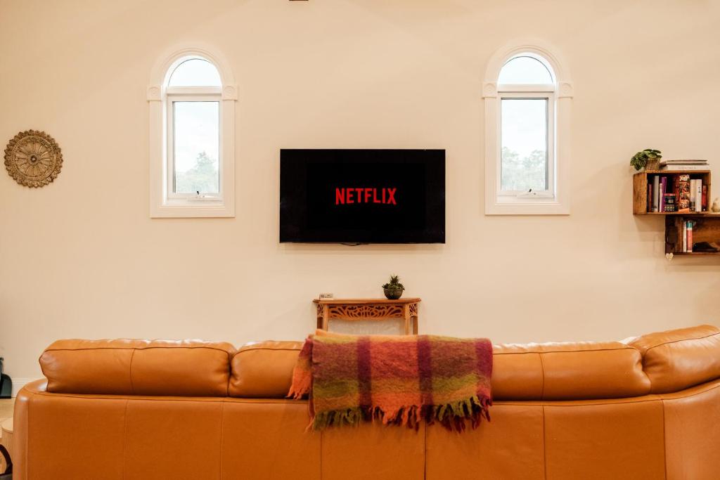 TV a/nebo společenská místnost v ubytování The Chapel