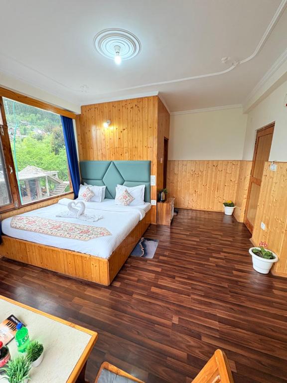 Postel nebo postele na pokoji v ubytování Hotel Suraj Retreat Inn