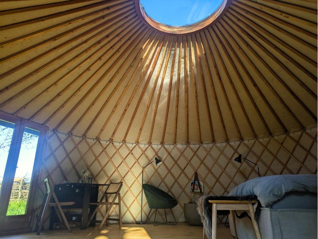 a room with a yurt with a table and chairs at Jurte mit Kaminofen, Sauna & Sternenhimmel- Hasseldorf 10 in Lindenberg