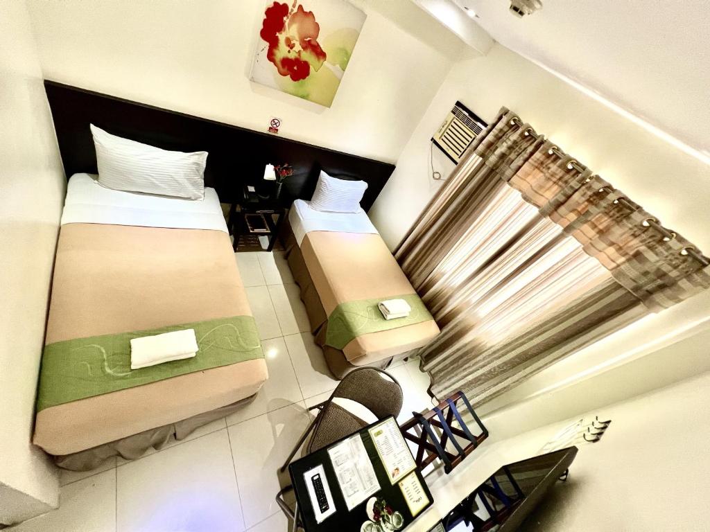 Postel nebo postele na pokoji v ubytování Canberry Hotel