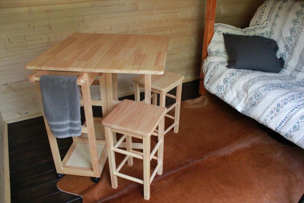 Fotografie z fotogalerie ubytování The Dogwood Cabin - Cowichan Valley Bunkie Glamping v destinaci Duncan