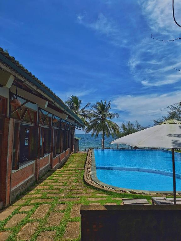 Bazén v ubytování Ancarine Beach Resort nebo v jeho okolí