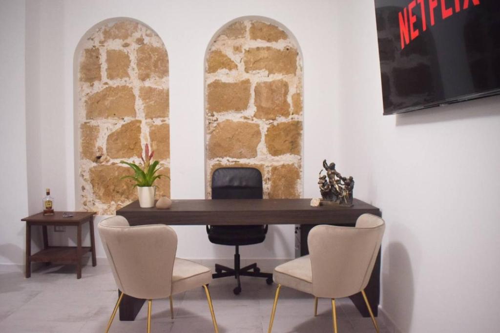 TV a/nebo společenská místnost v ubytování Yllen Rooms
