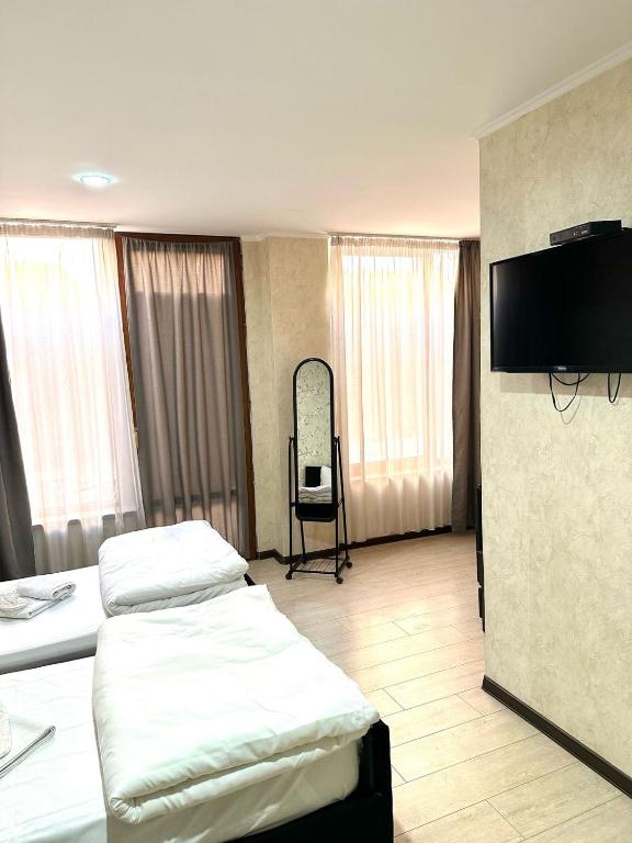 TV a/nebo společenská místnost v ubytování Noako Rooms Hotel