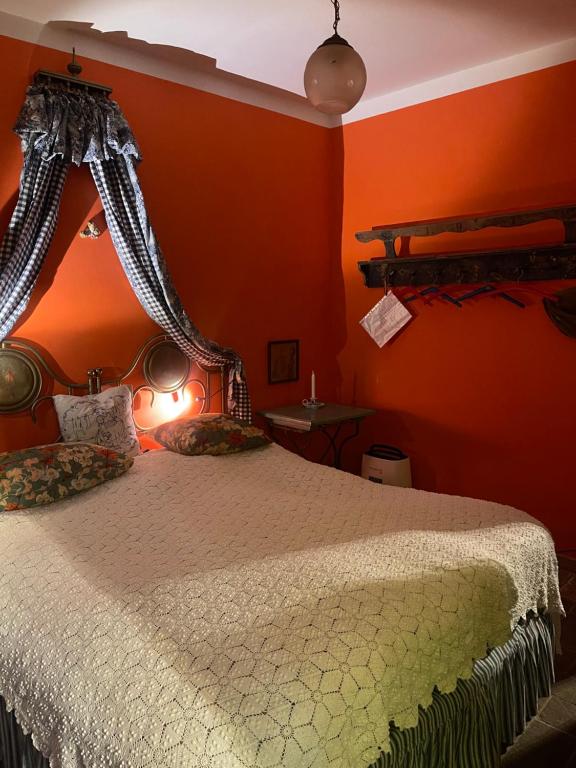 Postel nebo postele na pokoji v ubytování La Fontanella - Piccolo Appartamento nel Centro Storico di Nemi