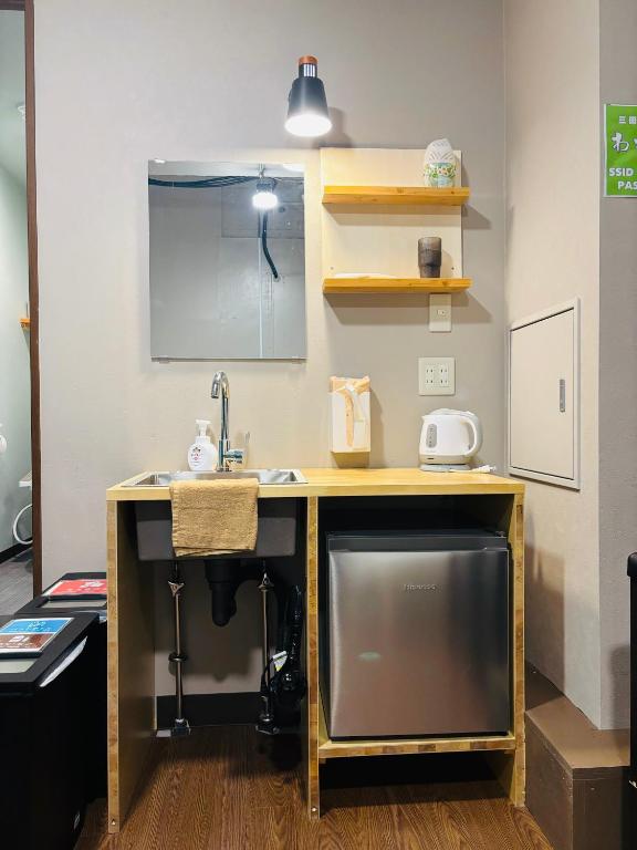 Kuchyň nebo kuchyňský kout v ubytování Wasabi Mita Hotel
