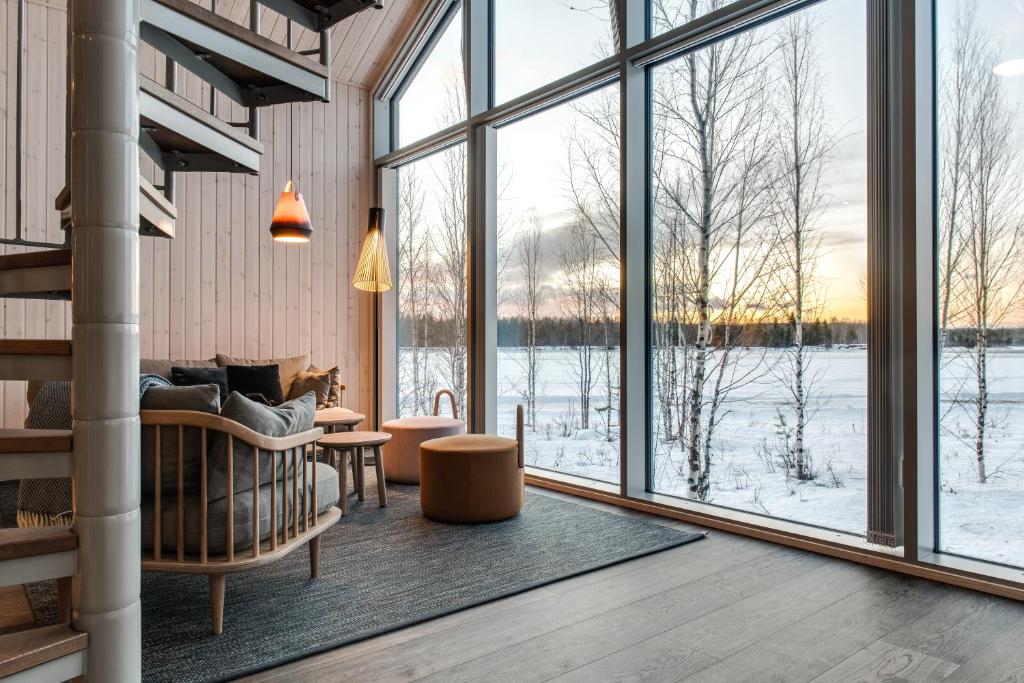 Výhled na řeku, která protéká v blízkosti hotelu