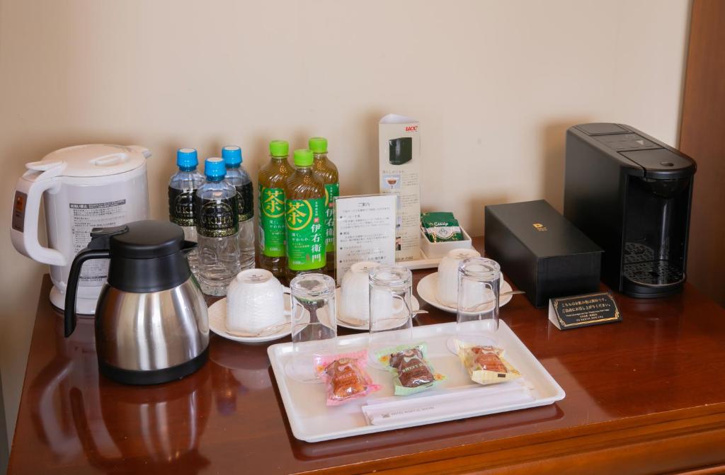 Příslušenství pro přípravu čaje a kávy v ubytování Hotel Marital Sousei Kurume