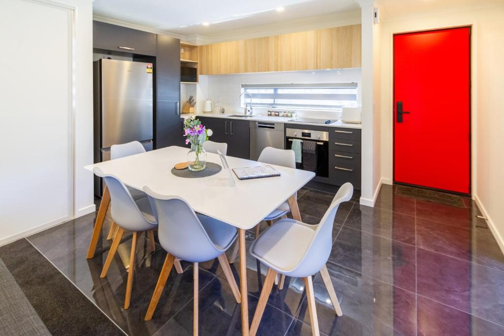 Modern 4BR in Riccarton, Walk to Mall & Park