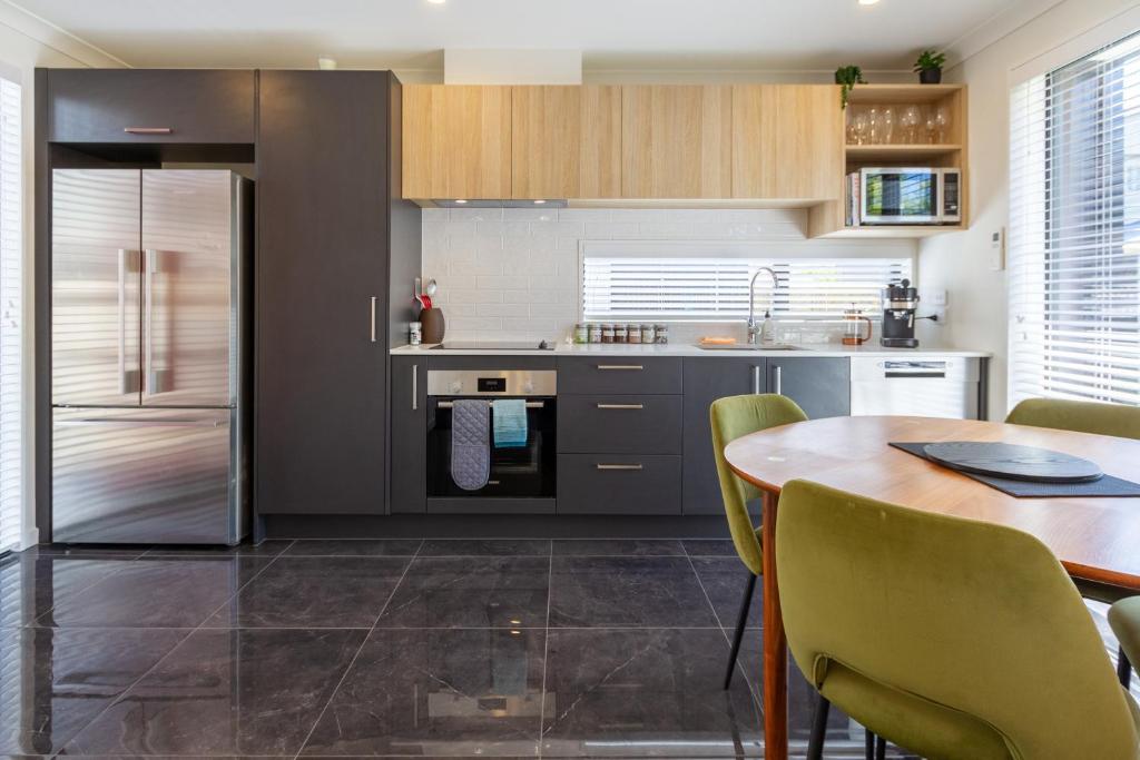 Modern 4BR in Riccarton, Walk to Mall & Park - Resim 7