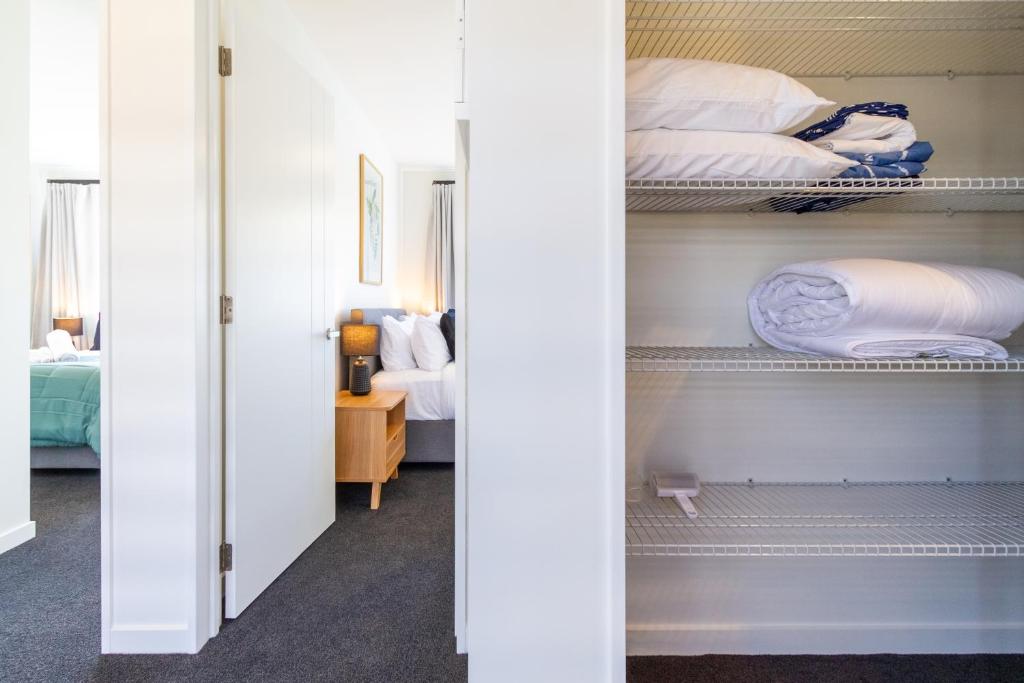 Modern 4BR in Riccarton, Walk to Mall & Park - Resim 16