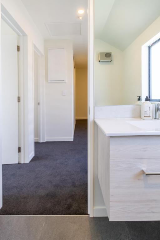 Modern 4BR in Riccarton, Walk to Mall & Park - Resim 22