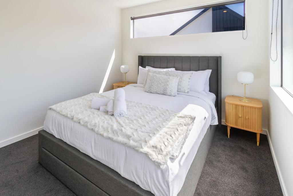 Modern 4BR in Riccarton, Walk to Mall & Park - Resim 26