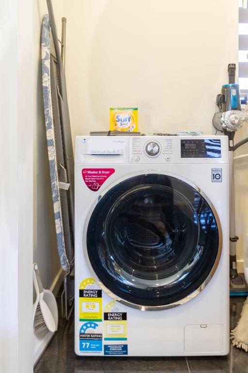 Modern 4BR in Riccarton, Walk to Mall & Park - Resim 38