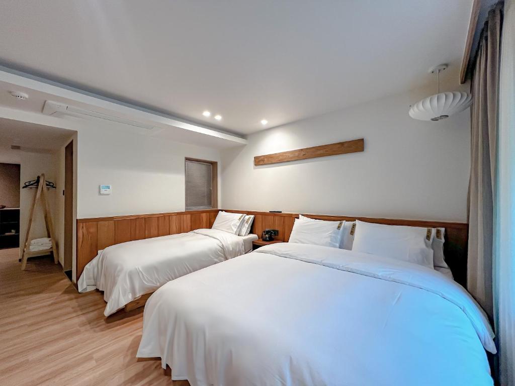 Postel nebo postele na pokoji v ubytování Hotel Ganwoljae