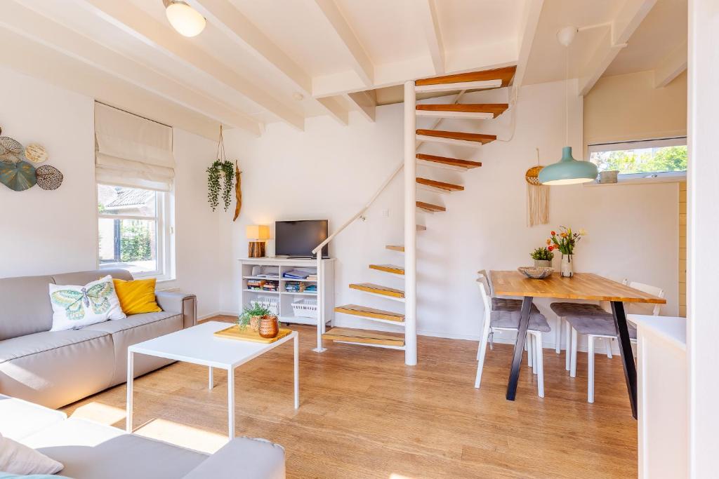a living room with a couch and a table at Daisy-Rose aan de Jan Tooropstraat in Domburg