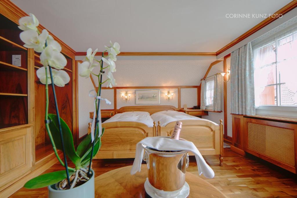 Postel nebo postele na pokoji v ubytování Romantik Hotel Säntis