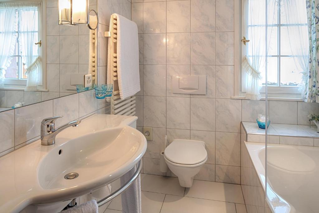 Koupelna v ubytování Romantik Hotel Säntis