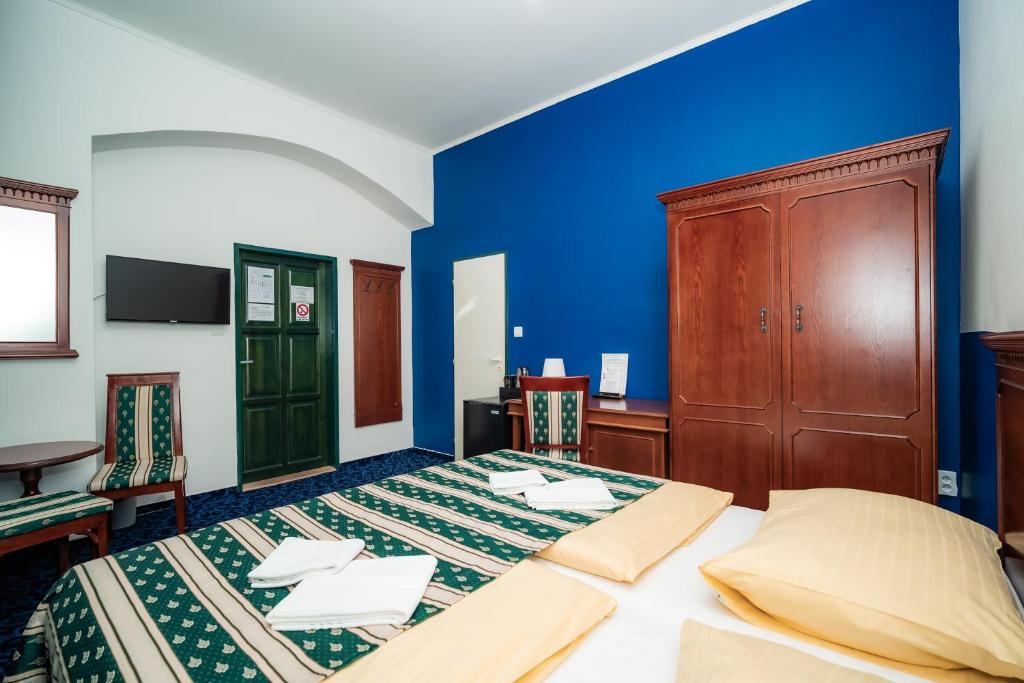 Postel nebo postele na pokoji v ubytování Hotel Czechia