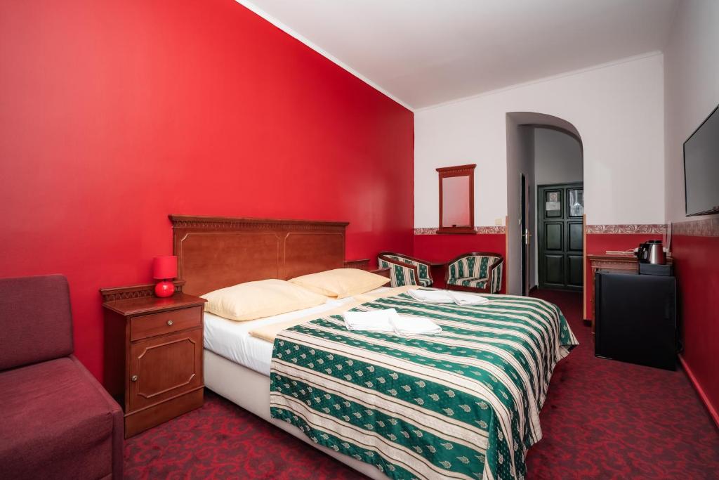 Postel nebo postele na pokoji v ubytování Hotel Czechia