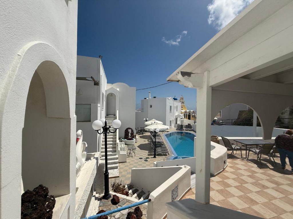 Bazén v ubytování Hotel Hellas nebo v jeho okolí