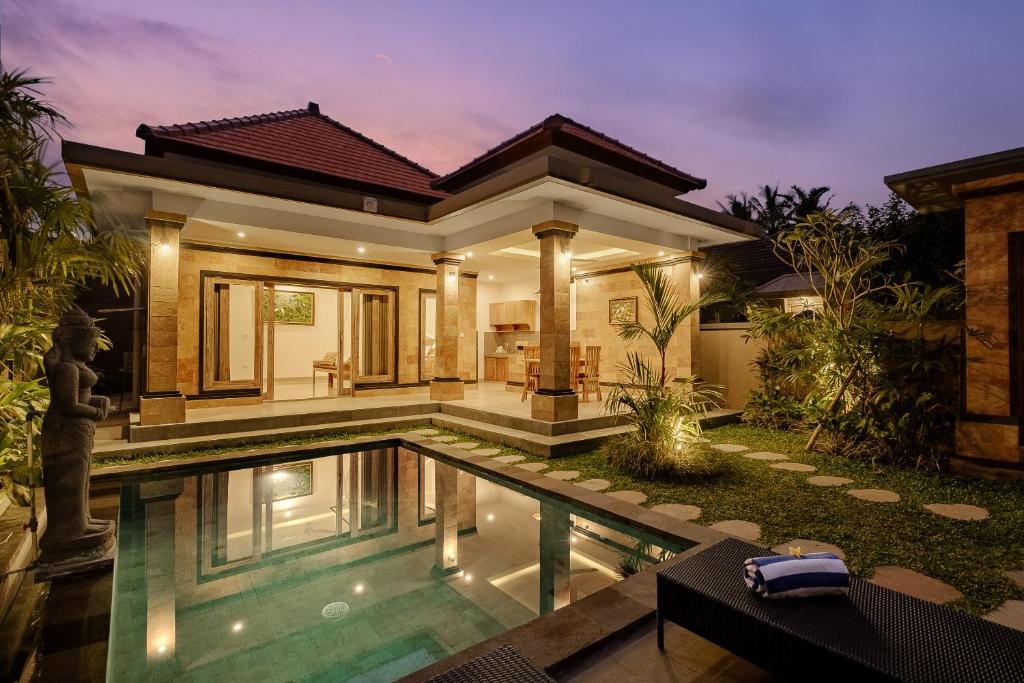 Πισίνα στο ή κοντά στο Puri Sedana Ubud Villa