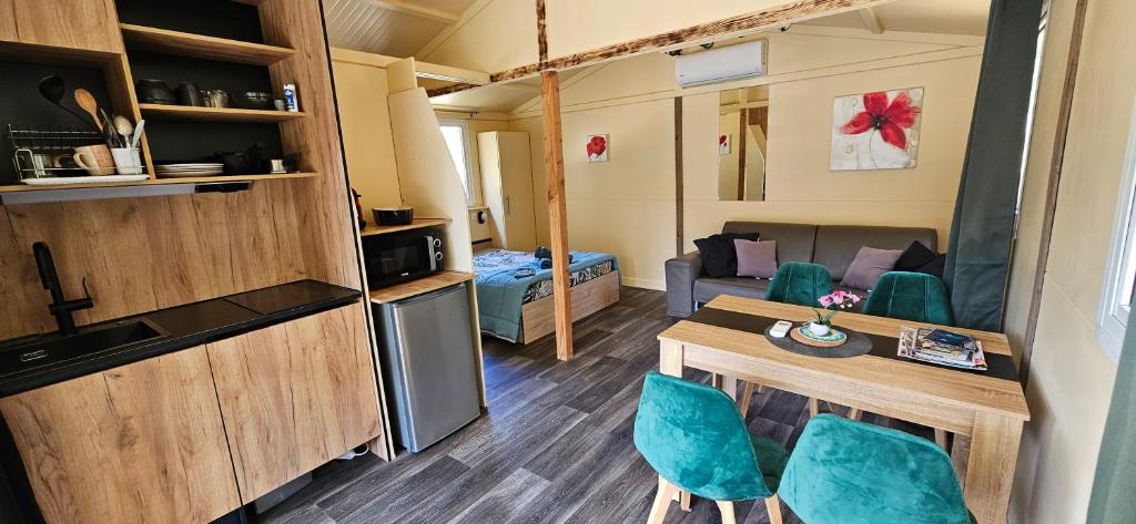 a small room with a kitchen and a table and chairs at Grande Chambre tout confort 4 in Bonifacio