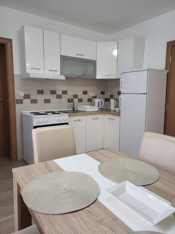 Kuchyň nebo kuchyňský kout v ubytování Apartman Djuric