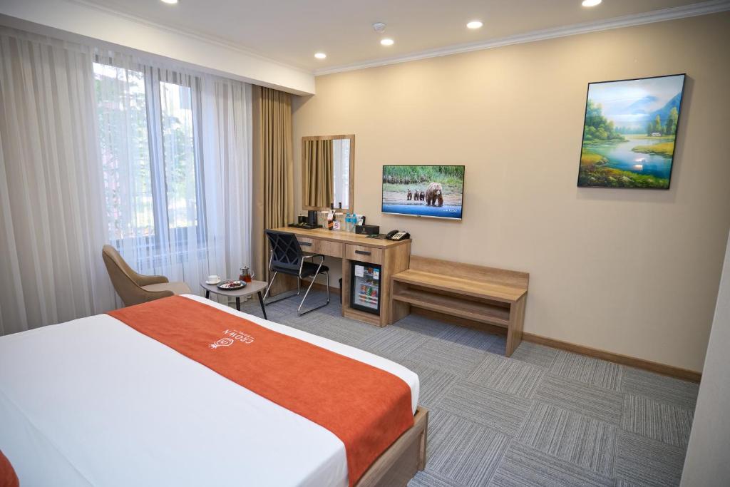 Postel nebo postele na pokoji v ubytování Crown Hotel