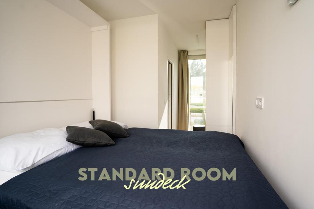 Sundeck botel - party boat - Resim 26