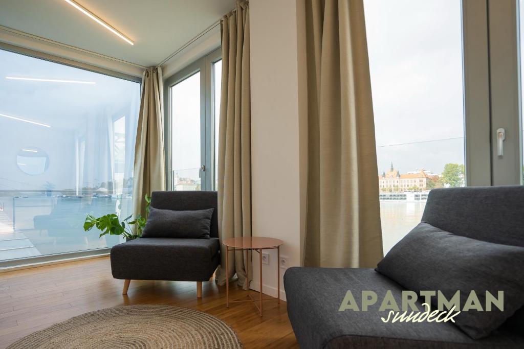 Sundeck botel - party boat - Resim 28