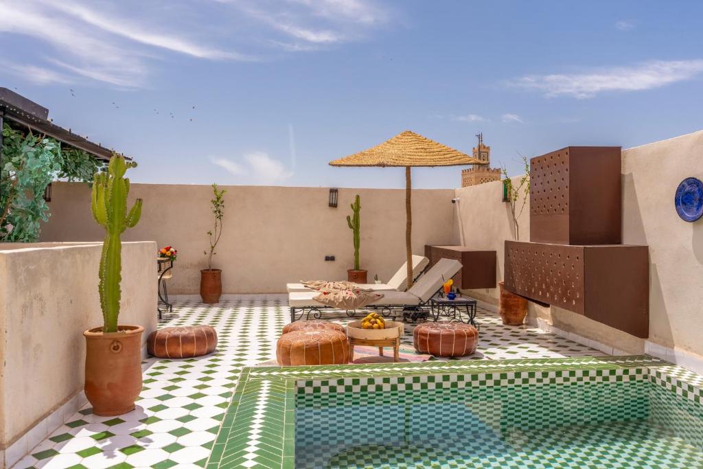 Bazén v ubytování Riad Nowara Marrakech nebo v jeho okolí