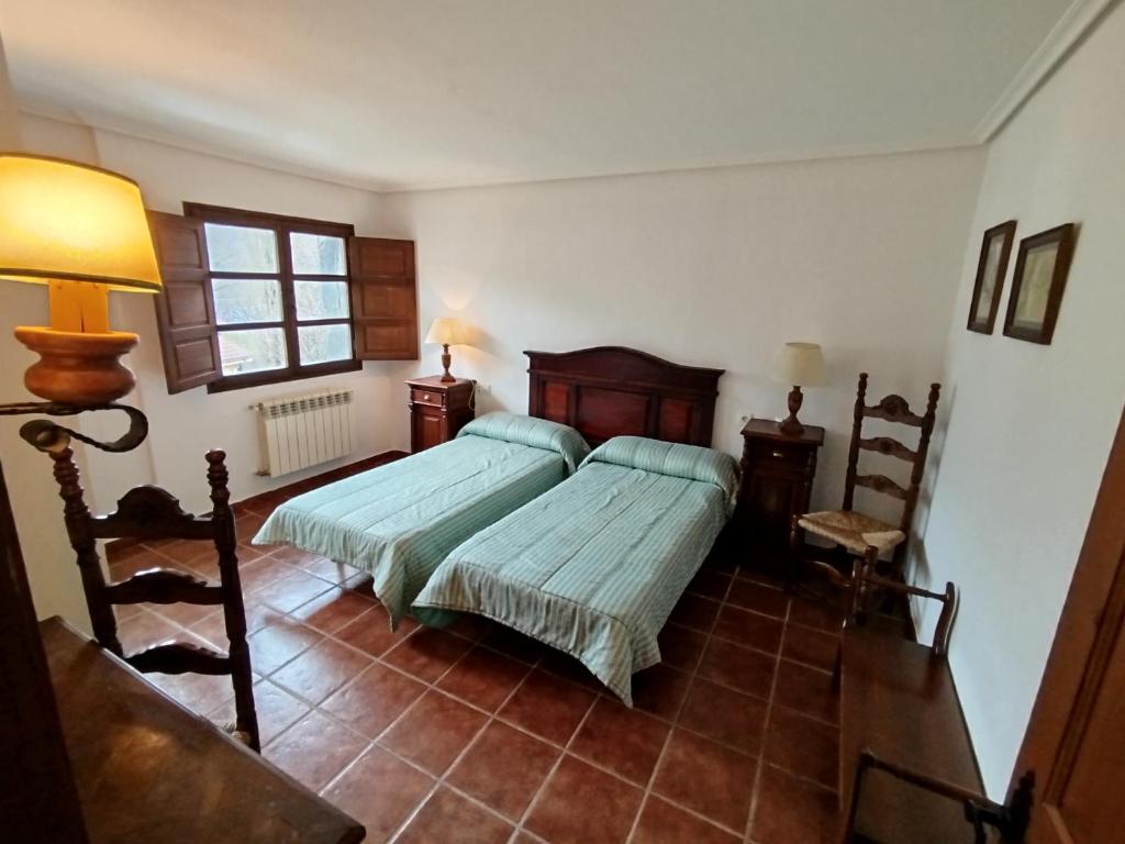 Albergue el Caseron de Fuentes Carrionas - Single Bed In Dormitory Room