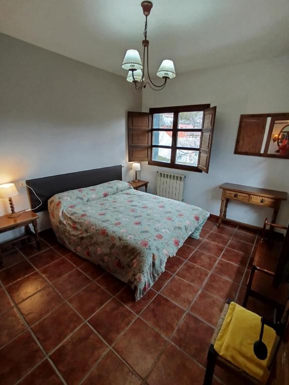 Albergue el Caseron de Fuentes Carrionas - Single Bed In Dormitory Room