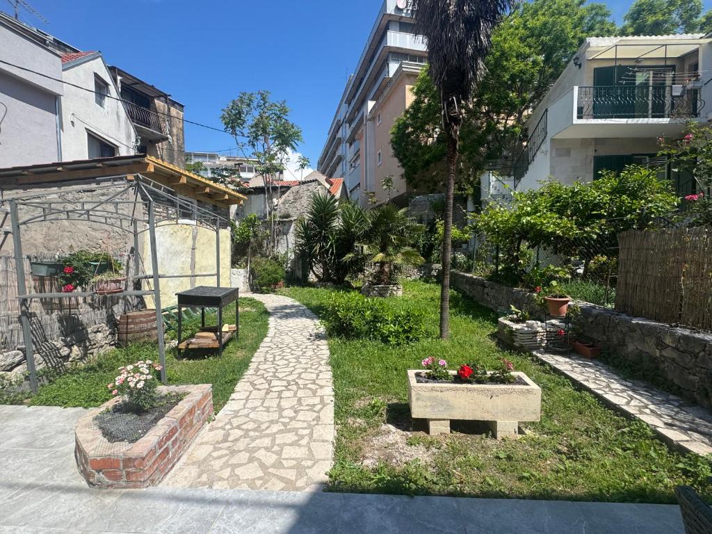 Vonkajšia záhrada v ubytovaní Dalmata Garden Split