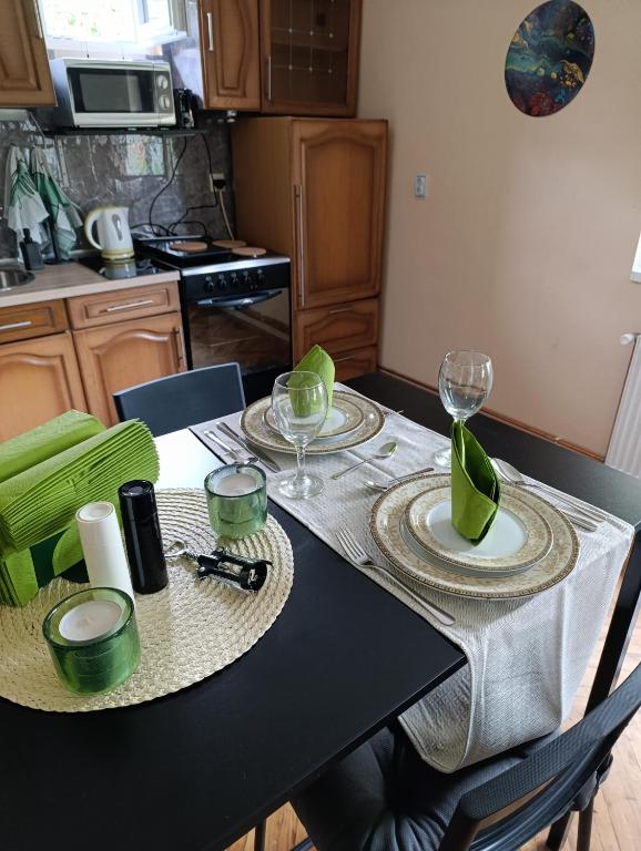 Kuchyň nebo kuchyňský kout v ubytování Entire House 80m2