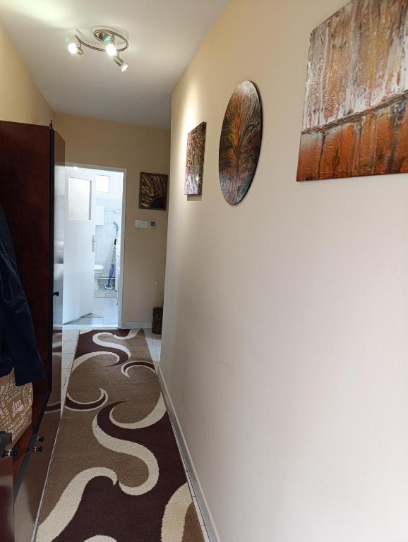 Postel nebo postele na pokoji v ubytování Entire House 80m2
