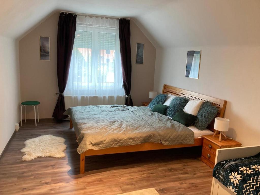 Postel nebo postele na pokoji v ubytování Domek Jiráskova