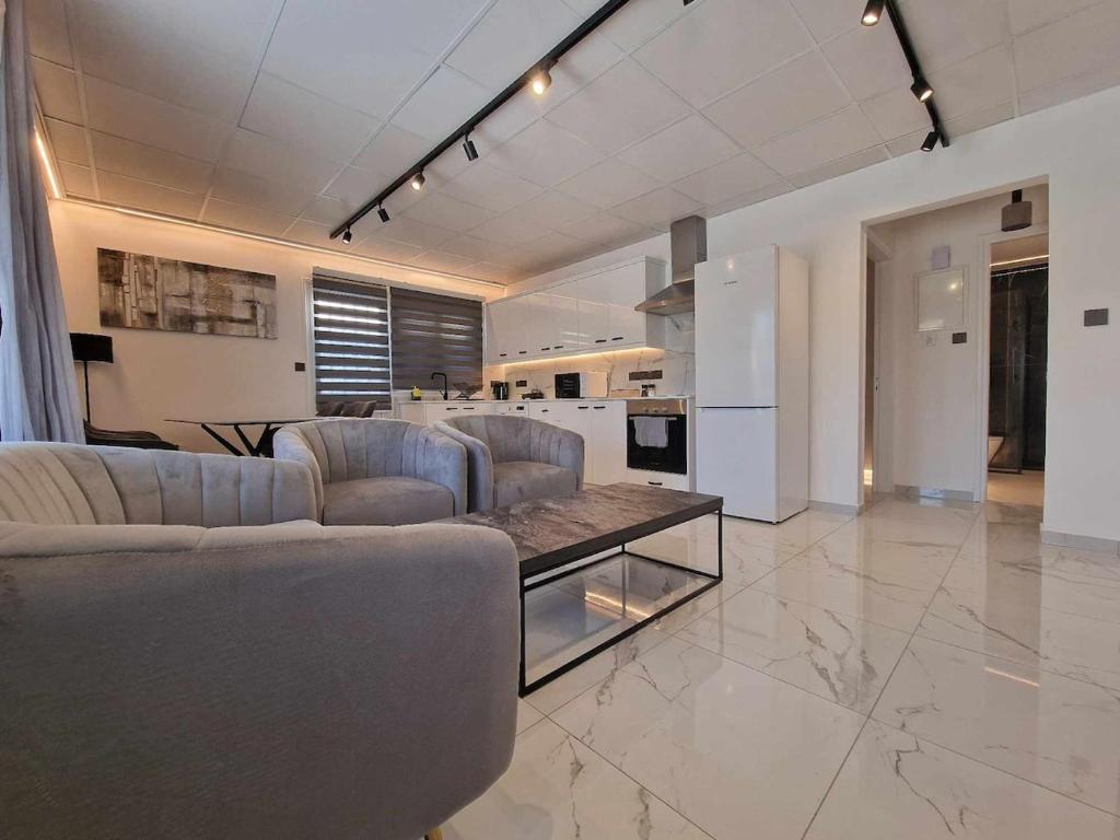 Modern House in Touristic Pyla - Oroklini!