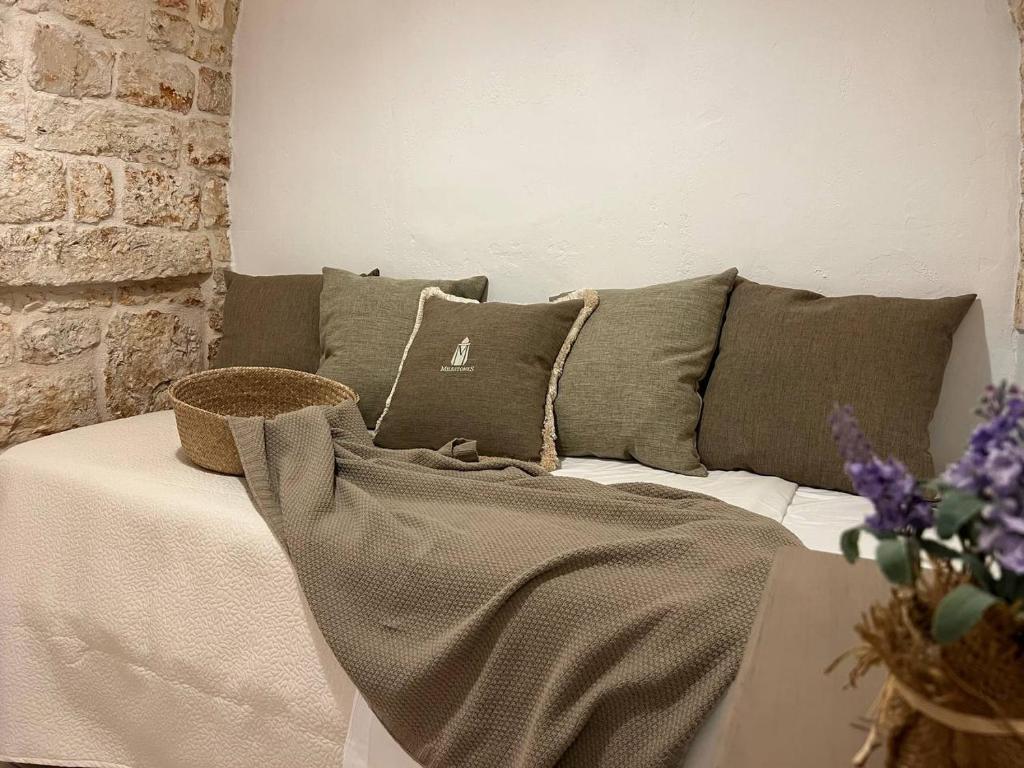A bed or beds in a room at MILESTONES FAMILY SUITE - Rione Monti