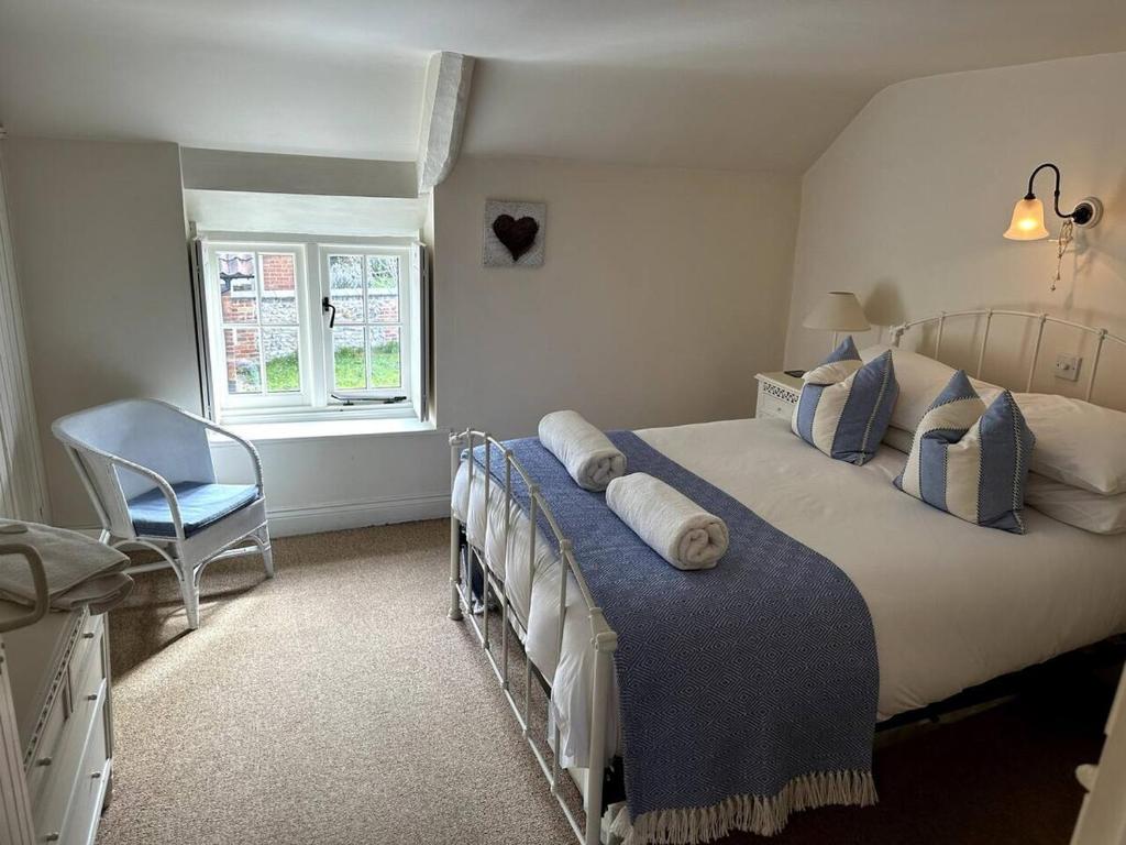 En eller flere senge i et værelse på Cobbly Cottage - North Creake