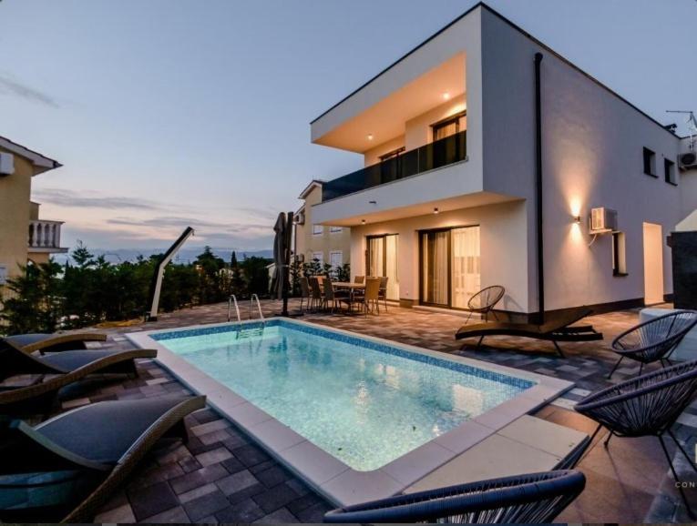 Πισίνα στο ή κοντά στο Luxury Villa MetraMaris2