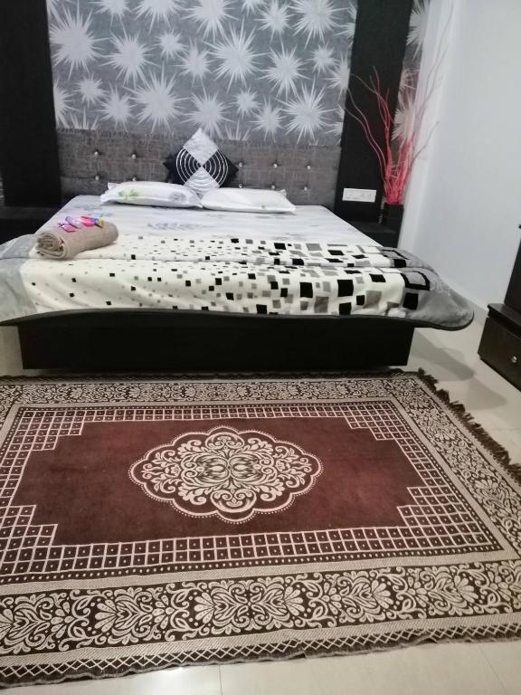 Postel nebo postele na pokoji v ubytování Ashta Lakshmi Tourist Home Stay
