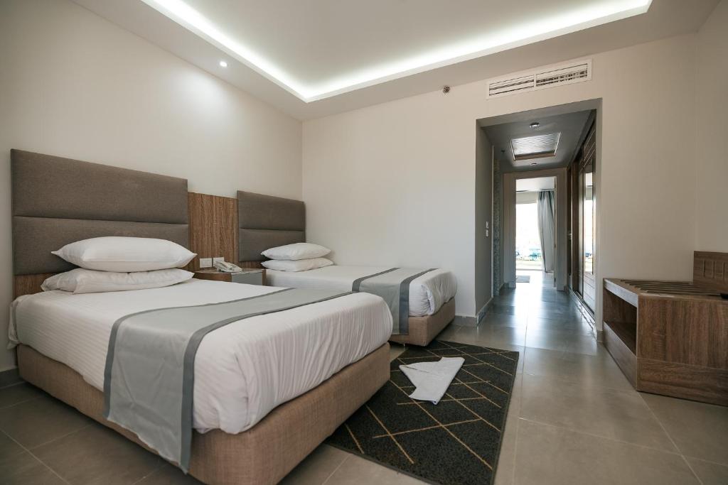 Titanic Beach - Families and Couples only - 10