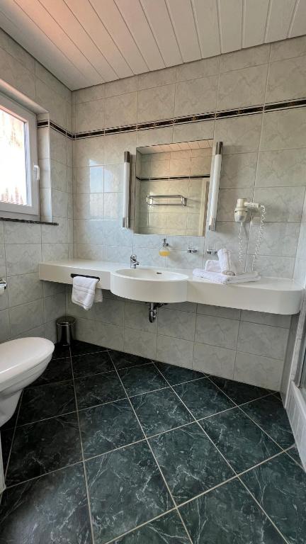 Koupelna v ubytování Gästehaus Kliebenstein