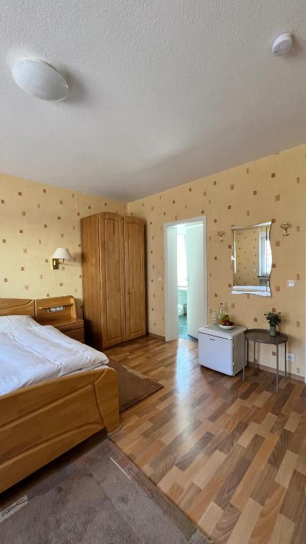 Postel nebo postele na pokoji v ubytování Gästehaus Kliebenstein
