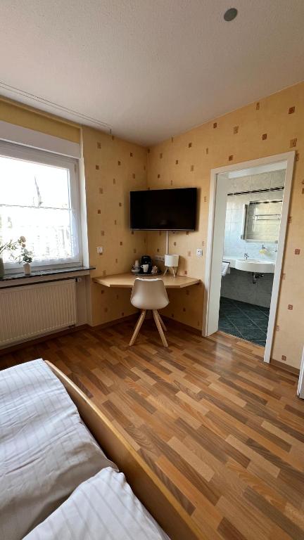 TV a/nebo společenská místnost v ubytování Gästehaus Kliebenstein