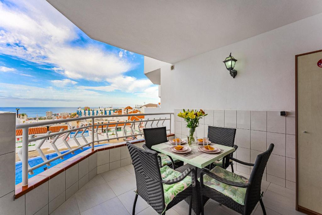 Balkón nebo terasa v ubytování Diamond Family Suite Heated Pool