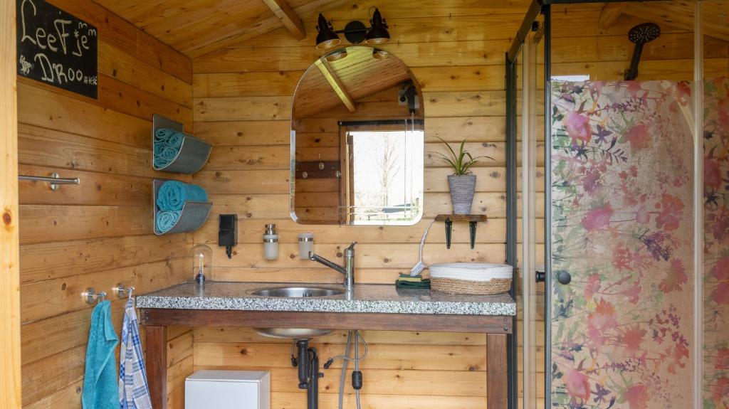 Koupelna v ubytování Best Boerderij B&B